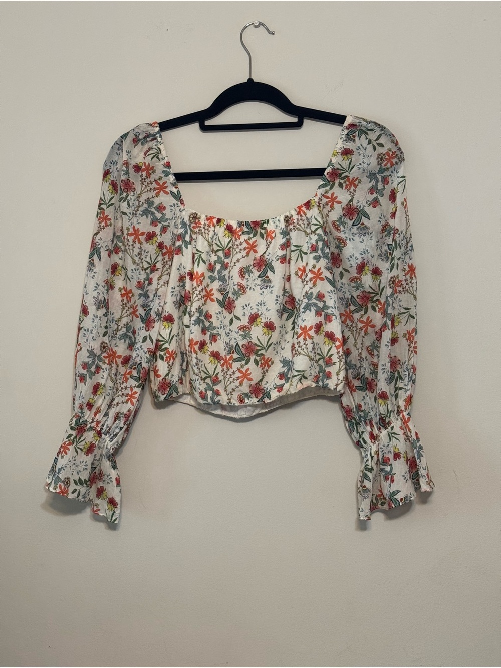 Alice + Olivia White Floral Smocked Crop Top with Red & Green Accents Sz XS - Picture 4 of 9